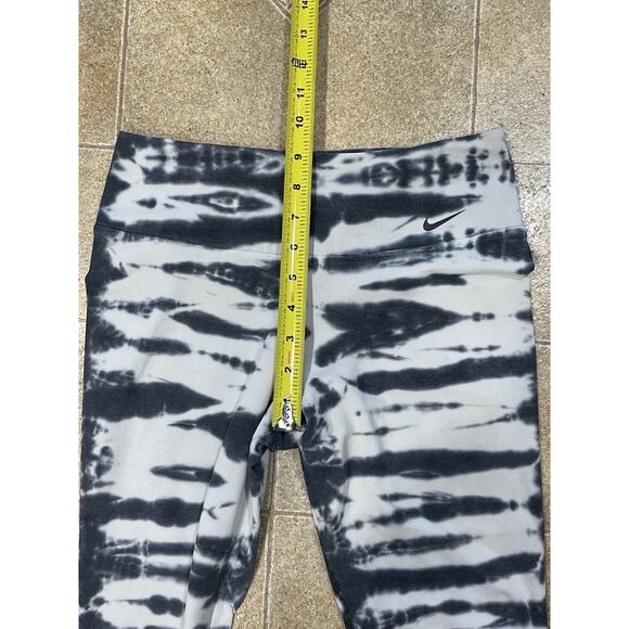 Nike Dri Fit Cropped Leggings Zebra Stripe Gray/White Sz Small Activewear Gym - Picture 4 of 8